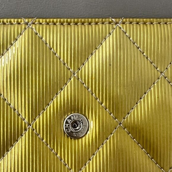 Chanel Patent Classic wallet on chain - Picture 6 of 10